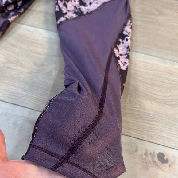 Women's Floral Print Leggings - Picture 12 of 14